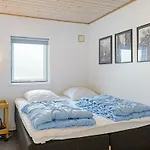 Arnia - 250m From The Sea By Interhome