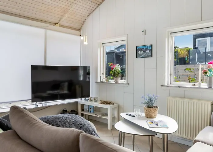 Arnia - 250m From The Sea By Interhome